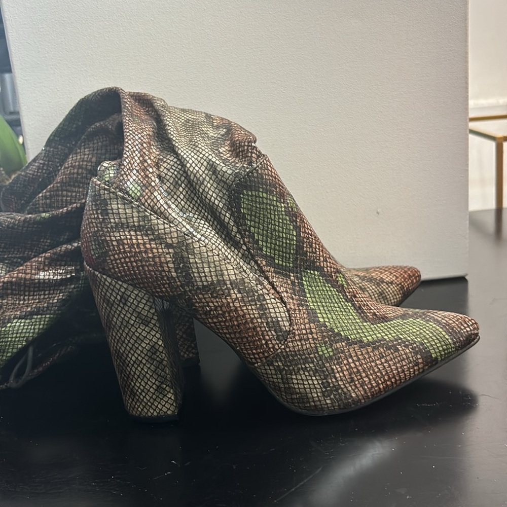 Shoe Dazzle Portia Heeled Boots in Size 12